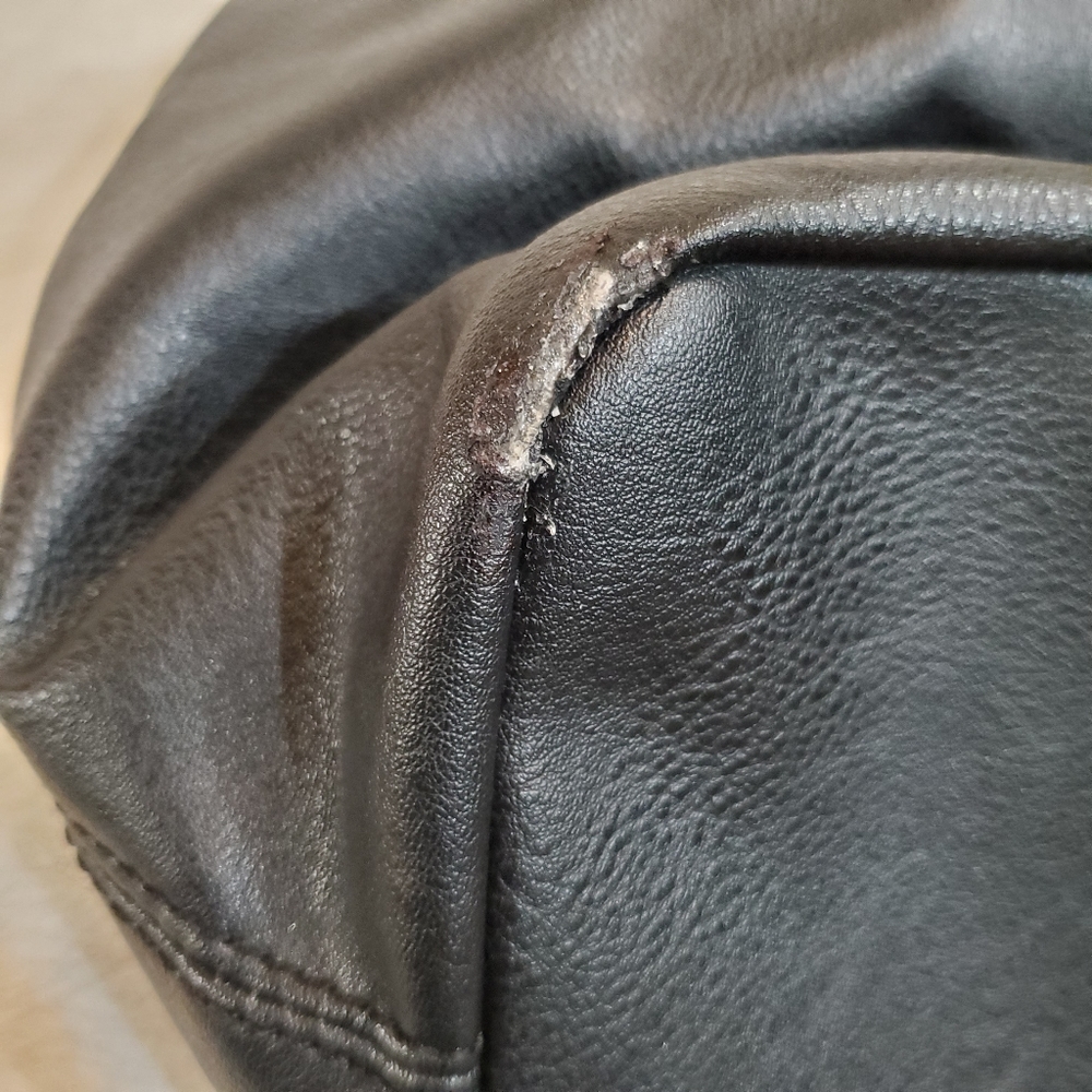 Reaction Kenneth Cole Black Tote Bag - Picture 12 of 12